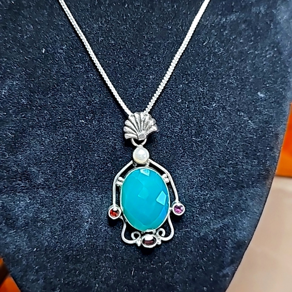 Faceted Green Chalcedony Pendant w/Chain